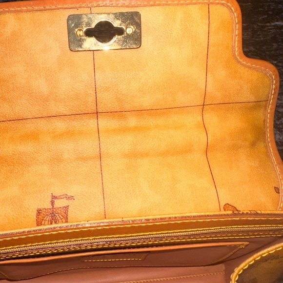 Alviero Martini Classic World Tan Bag - Picture 9 of 11